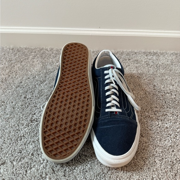 Vans - Picture 2 of 3